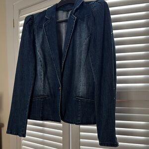 Blue Jean Jacket with Tailored Fit and Textured Fabric